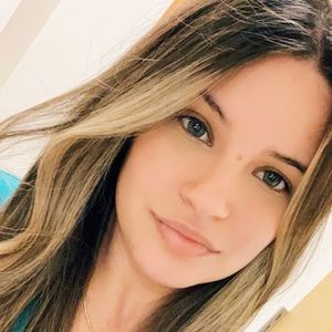 Meet your Posher, Claudia